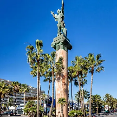 Front Line Penthouse Puerto Banus With Sea Views شقة ماربيا