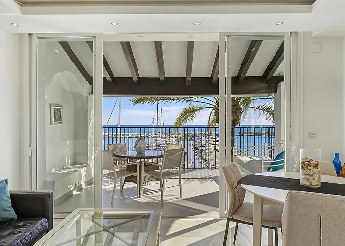 Front Line Penthouse Puerto Banus With Sea Views *