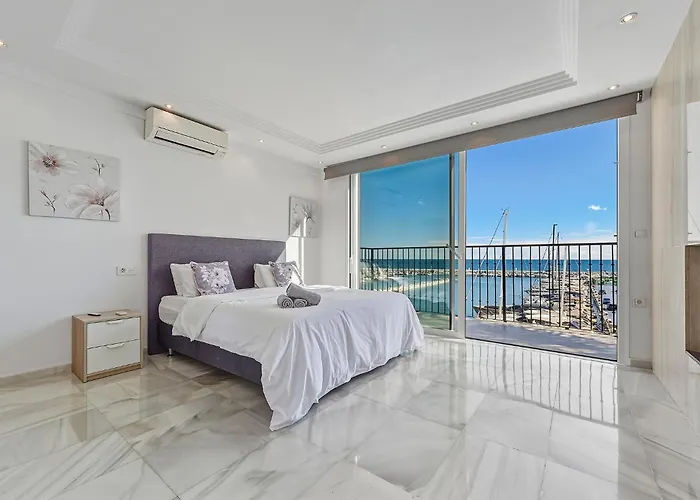 Front Line Penthouse Puerto Banus With Sea Views アパート マルベーリャ