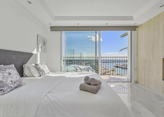 アパート Front Line Penthouse Puerto Banus With Sea Views マルベーリャ