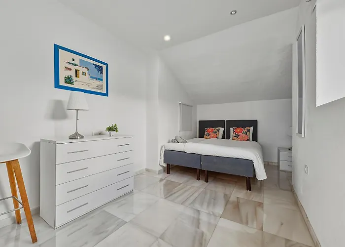Front Line Penthouse Puerto Banus With Sea Views アパート