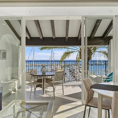 Front Line Penthouse Puerto Banus With Sea Views *
