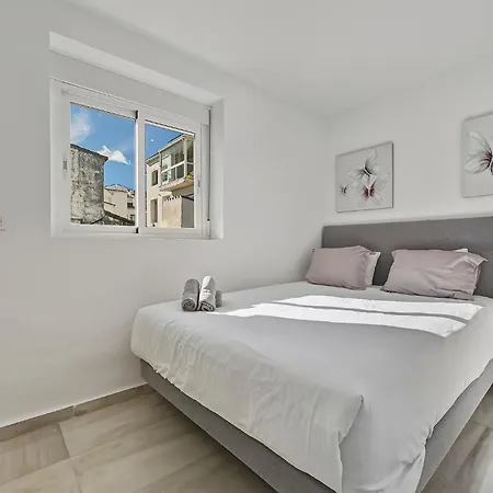 Apartment Front Line Penthouse Puerto Banus With Sea Views *
