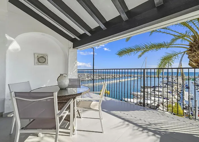 Front Line Penthouse Puerto Banus With Sea Views شقة *
