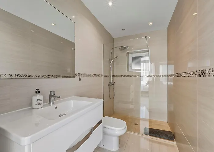 Front Line Penthouse Puerto Banus With Sea Views *