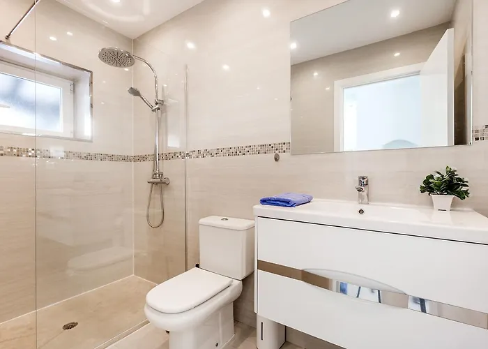 Front Line Penthouse Puerto Banus With Sea Views 公寓 马尔韦利亚