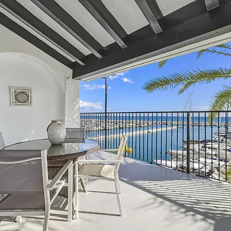 Front Line Penthouse Puerto Banus With Sea Views Appartement *