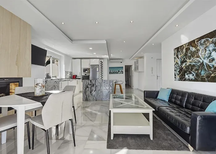 Front Line Penthouse Puerto Banus With Sea Views *