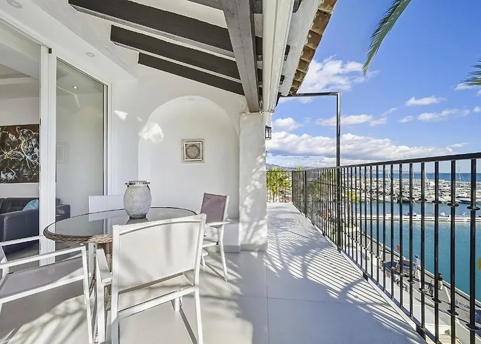Front Line Penthouse Puerto Banus With Sea Views *