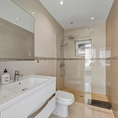 Front Line Penthouse Puerto Banus With Sea Views *